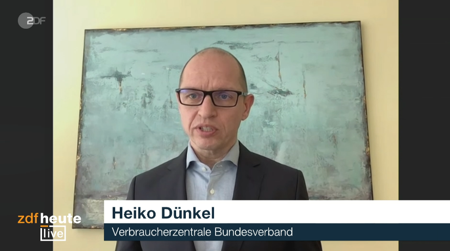 Heiko Dünkel, Leiter Team Rechtsdurchsetzung erklärt in @ZDFheute, worum es bei der Abmahnung des @vzbv gegen @Temu_Germany geht - u.a. um intransparente Rabattangaben. Jetzt beschäftigt sich auch die Bundesregierung mit dem Online-Marktplatz. 📺zdf.de/nachrichten/zd…