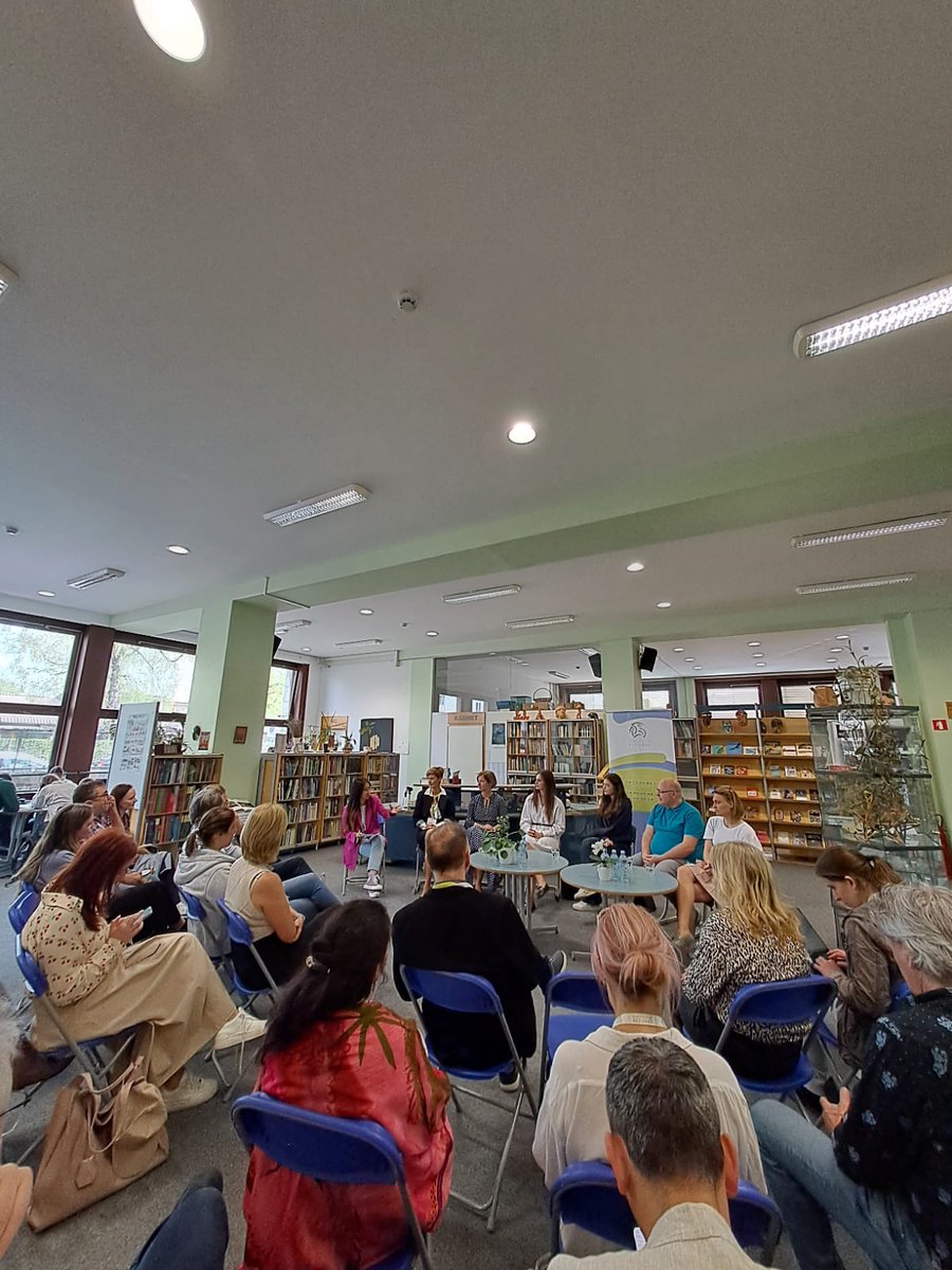 EFEE_EU's tweet image. We continue with an insightful discussion on these key topics with @ABudihna, @SpelaFrantar and @anzeljg from @GimBezigrad🧑‍🏫🇸🇮

Panellists highlight how #schools frequently undertake projects like &apos;Food Workshops&apos; to encourage #students to connect with their #community 🧑‍🎓👏