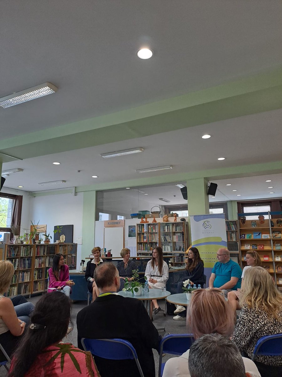 EFEE_EU's tweet image. We continue with an insightful discussion on these key topics with @ABudihna, @SpelaFrantar and @anzeljg from @GimBezigrad🧑‍🏫🇸🇮

Panellists highlight how #schools frequently undertake projects like &apos;Food Workshops&apos; to encourage #students to connect with their #community 🧑‍🎓👏