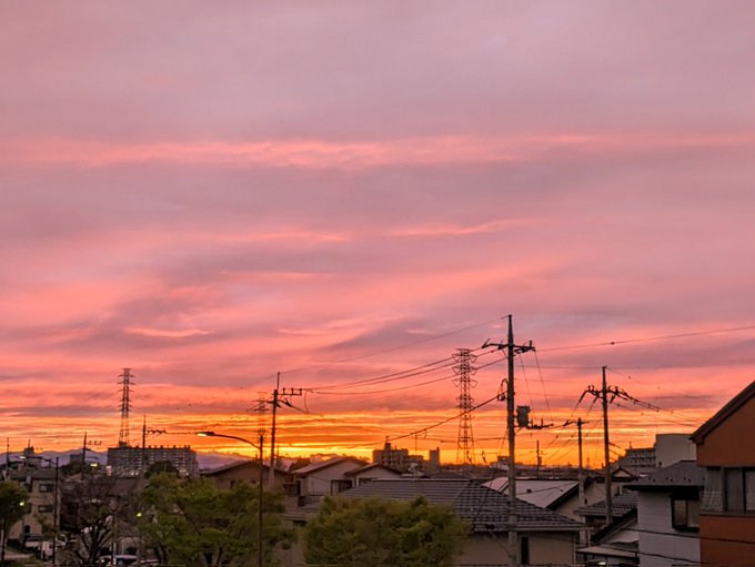 ピンク色に染まる空推し色だぁ₍⁠₍⁠⁾⁠⁾ 