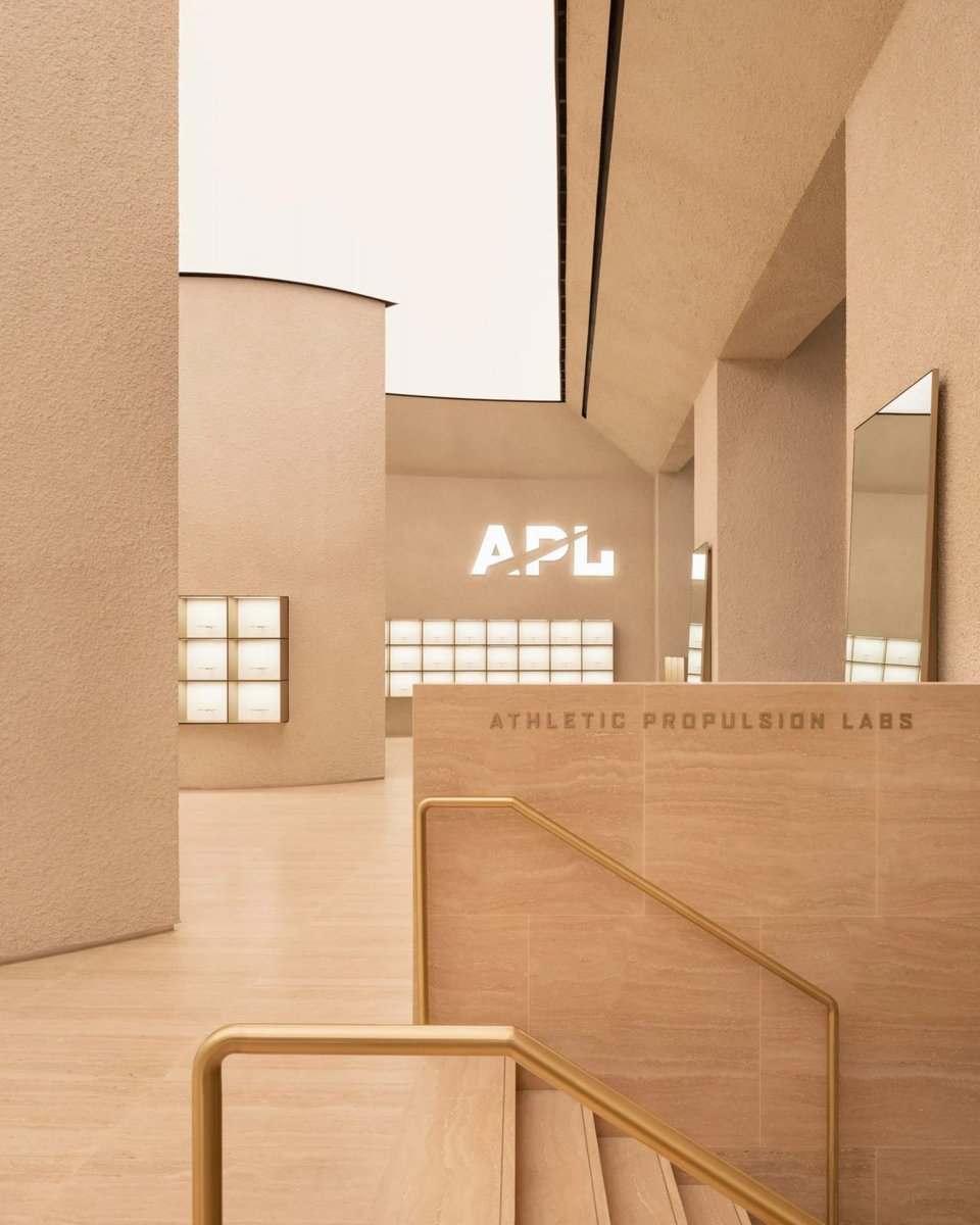 TNInteriors_'s tweet photo. British architecture studio AL-JAWAD PIKE has used colourful marble for the interiors of trainer brand APL's second flagship store in Soho, New York City 🏙️

Check out the full article on Dezeen 👉 https://t.co/1U5hvUAlIA

#interior #interiordesign #retaildesign #retail https://t.co/xzOKPs9QR0