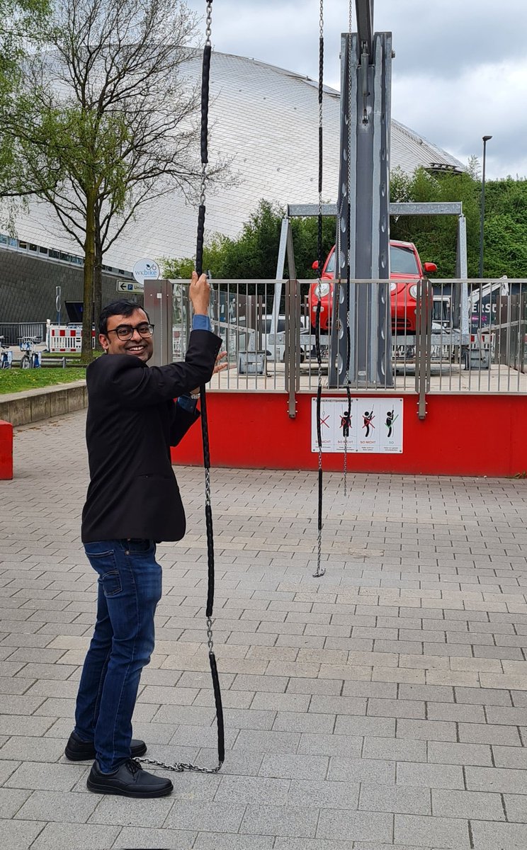 Yesterday, Dr @sakya_sen delivered an exciting lecture on low-valent group 14 chemistry at the University of Bremen. Turns out he is not only a powerhouse in science. He lifted an entire car all by himself. Not to forget his deep love of soccer