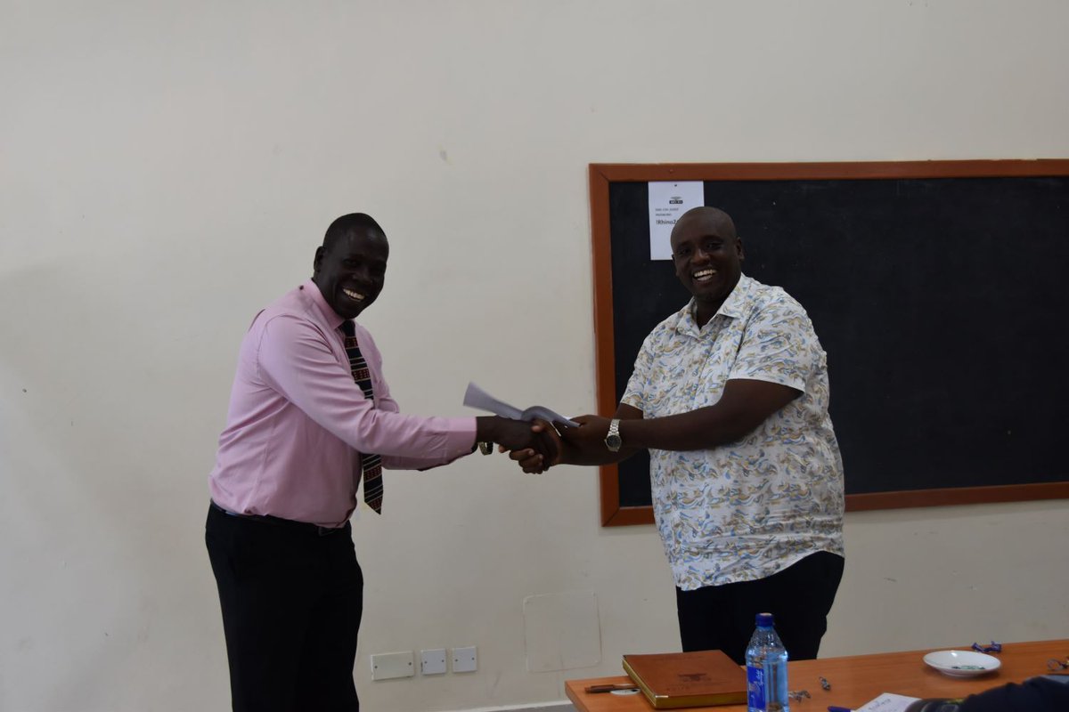 As we conduct the #PharmPrEP study, @Jhpiego is aware of waste management from study sites. Paul Gathii, Technical Advisor at Jhpiego Kenya, is receiving a support letter from Boniface Olalo, Migori County Lab Coordinator, to facilitate waste disposal at linked facilities.