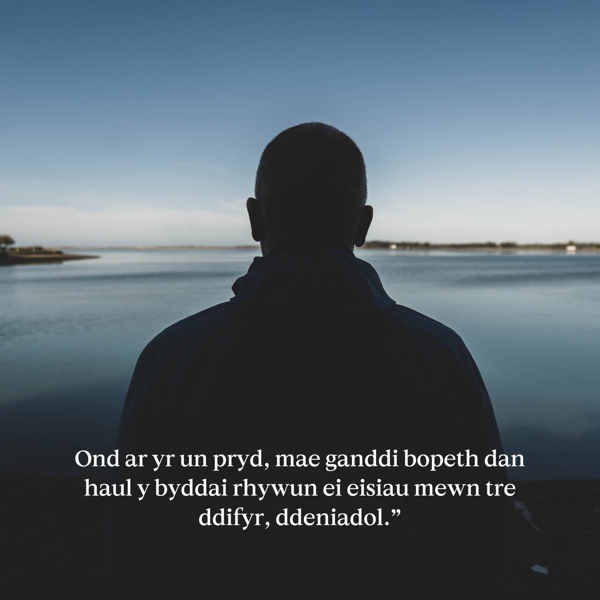 🏰 O Gastell Caernarfon i Gei Llechi cawn glywed am haenau niferus Caernarfon gan y bardd, awdur, a Chofi balch, @rhysioro. 📲 croeso.cymru/cy/cyrchfannau… #Cymru | #CroesoCymru