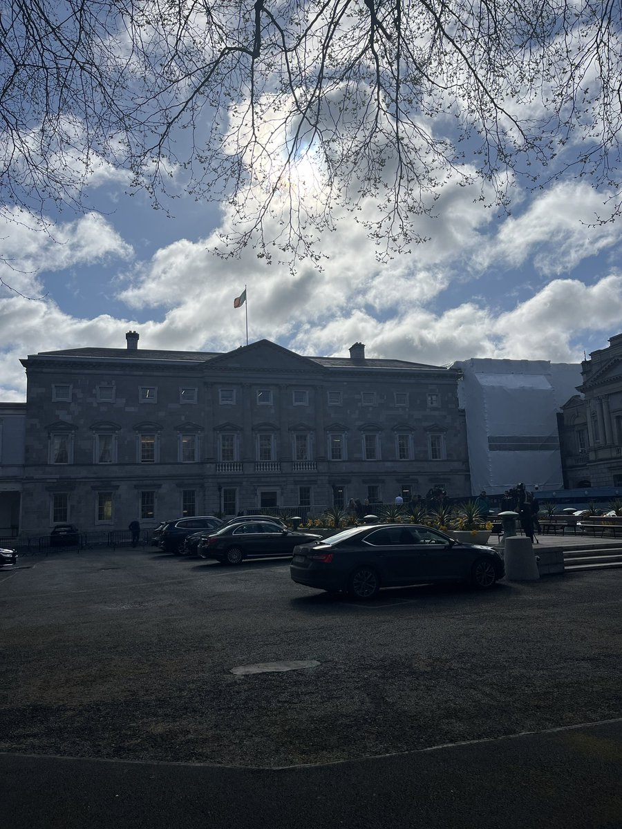 Division bells sound at Leinster House, calling TDs to the Dáil chamber to elect a new Taoiseach. That person will be Simon Harris @rtenews