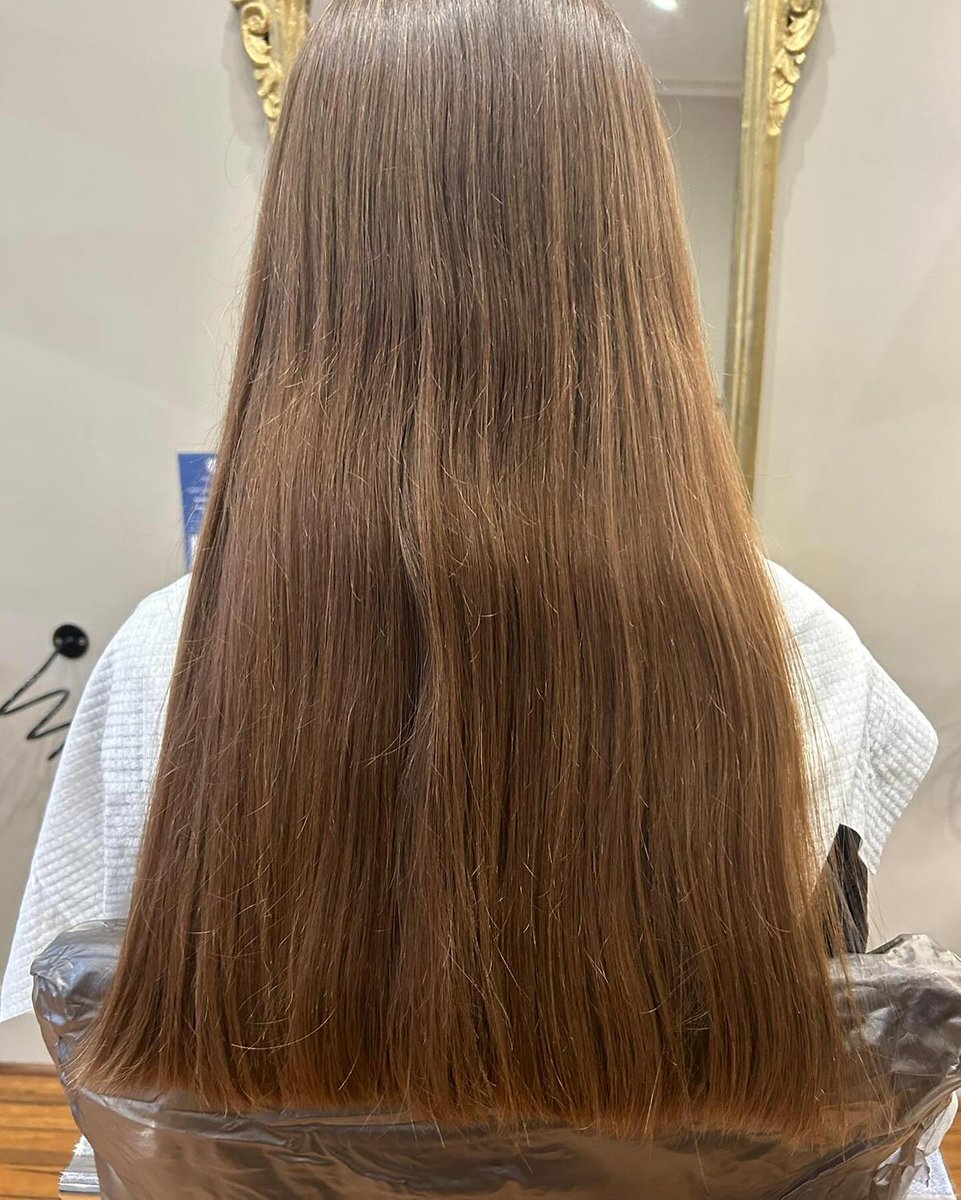 Golden waves kissed by sunlight, created by the talented hands of our senior stylist Louisa.
#GoldenBalayageMagic #balayage #blondebalayage #blondehair #aveda #avedablonde #avedabalayage #highlight #kerastase #olaplex #dorset #dorchester #robinjamessherborne #robinjamesdorchester