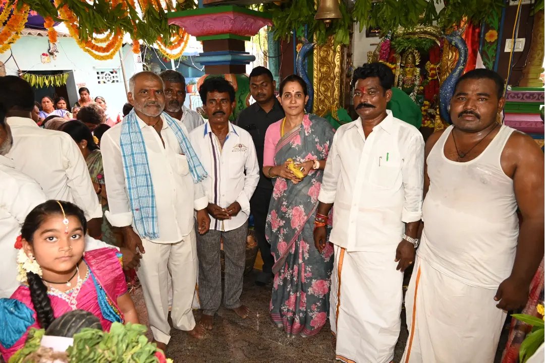 R_Madhavi_Reddy's tweet photo. ఈ రోజు కడప నగరంలోని మసాపేట నిర్మల స్కూల్ దగ్గర శ్రీ శ్రీ శ్రీ గద్వాల మారెమ్మ తల్లి జాతర మహోత్సవం సందర్భంగా అమ్మవారి అభిషేకం కార్యక్రమంలో పాల్గొనటం జరిగింది.
#devotinaltime https://t.co/TTb64mizRF