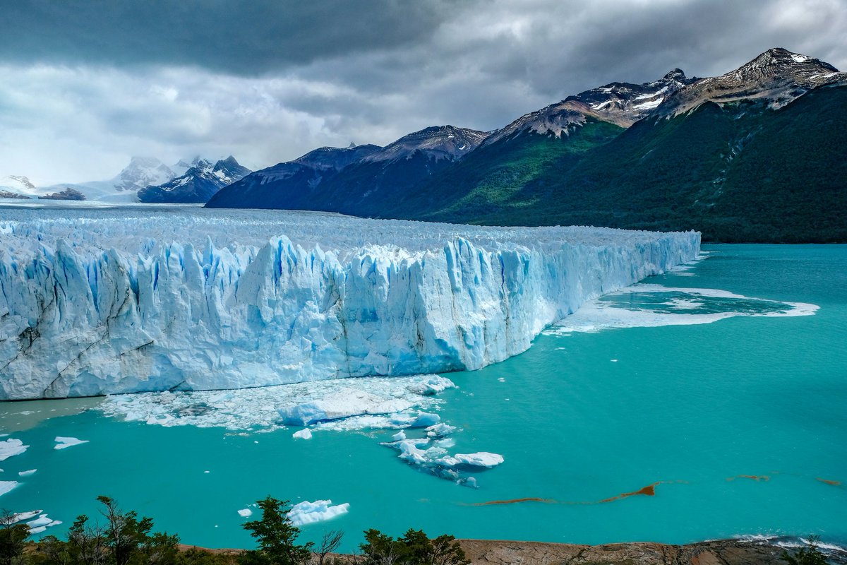 “Los Glaciers National Park, Argentina” 🟩 Los Glaciares National Park, established in 1937, covers the stunning scenery of Argentine Patagonia and has a long and colorful past. ✅ Read more: traveljoyfully.com/places-to-visi… #LosGlaciaresMagic #ArgentinianAdventures #GlacierViews
