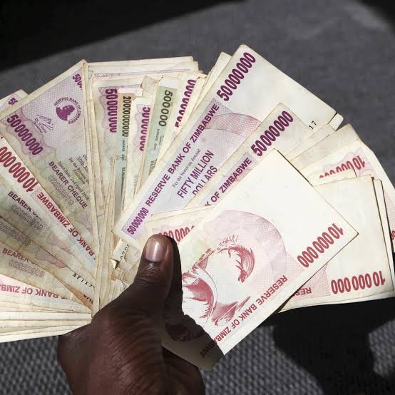 [Podcast] Zimbabwe has introduced a new currency. Takunda Mugaga, CEO @ZNCCNational, Dr Brian Sendze, Director of Free Enterprise Initiative in Zimbabwe; & @ProsperTM, Independent Economist analyse on #RiseandShine with @AurelieKalenga 🎧 tinyurl.com/yck84dcc #ChannelAfrica