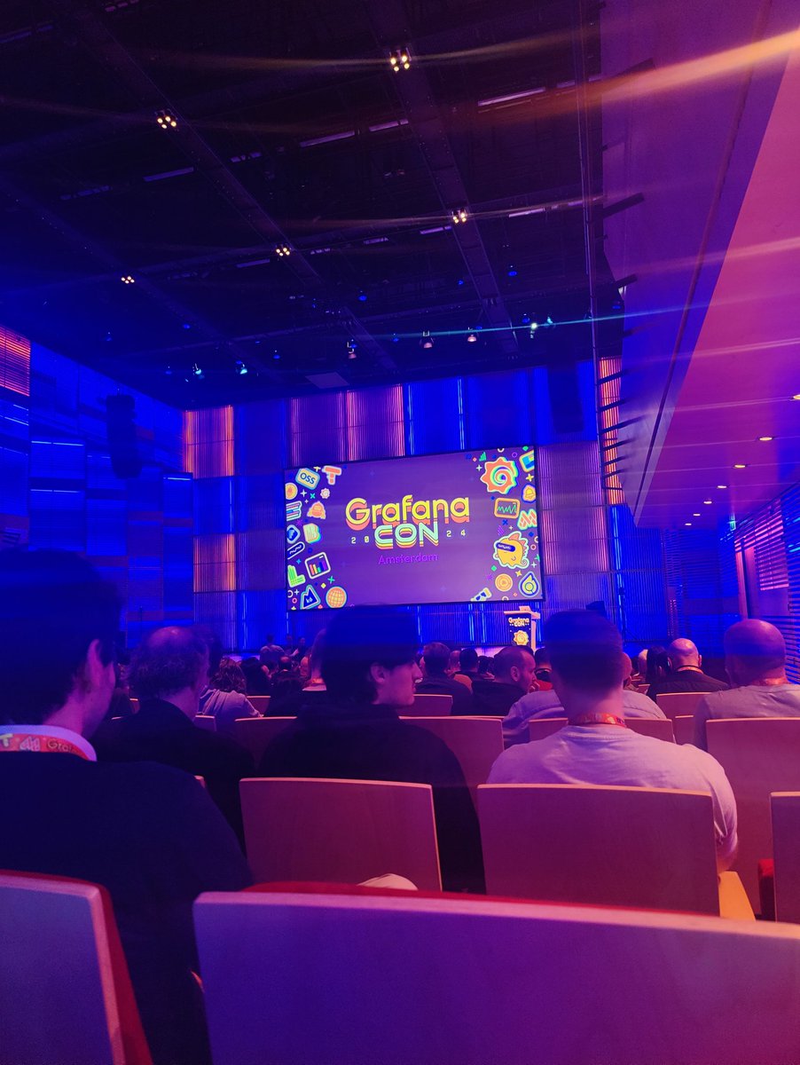 🎉 First session done! It was a great start for #grafanacon <a href="/grafana/">Grafana</a>. I learned from the winners' dashboards #GrotAwards data visualization has no limits ✨