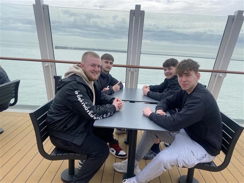 𝑩𝒐𝒏𝒋𝒐𝒖𝒓 𝒇𝒓𝒐𝒎 𝑷𝒂𝒓𝒊𝒔! 🇫🇷🥐 It was a very long day for our A Level Business students, who set off for Paris at 5:30 yesterday morning! 😴 They've arrived safe and sound and are now set to take on 4 days of central Paris and even enjoy a trip to Disneyland! We