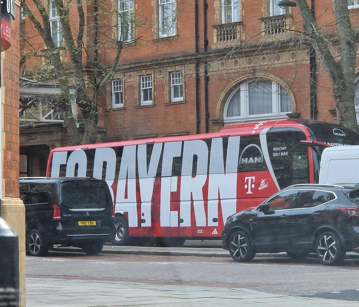 FC Bayern Munich have parked their bus in London #COYG