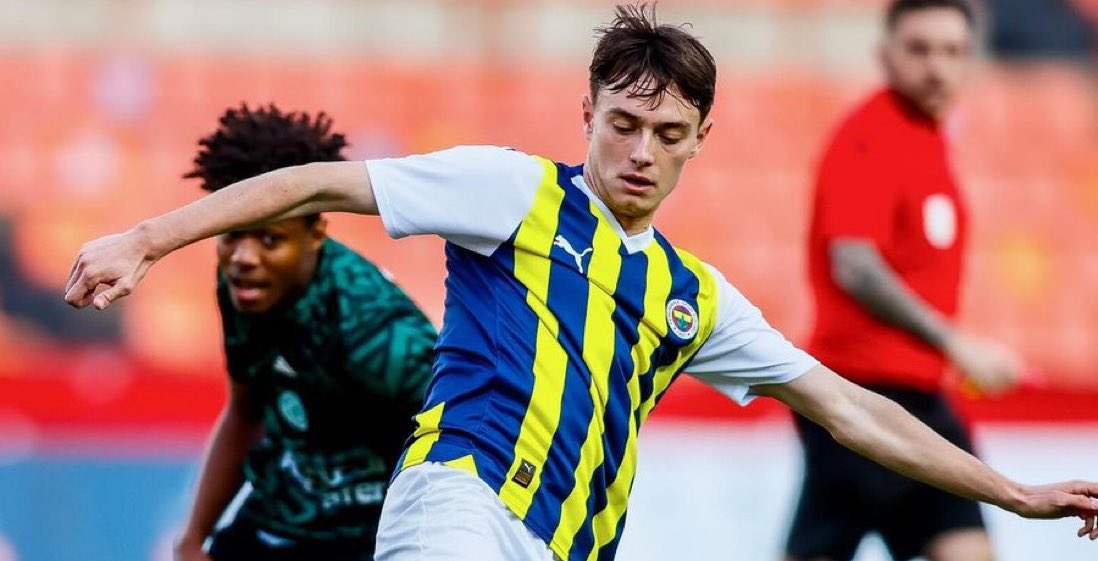 elisbusearac's tweet photo. Fenerbahçe U19 Oyuncusu Emirhan Arkutcu: “Kerem ağabey bana topu taca atacaklarını söyledi ancak bunu yapmadılar. Gol attıktan sonra da sevinç yaşadılar. Bizi kandırdılar.” https://t.co/5yyYZ42LIh