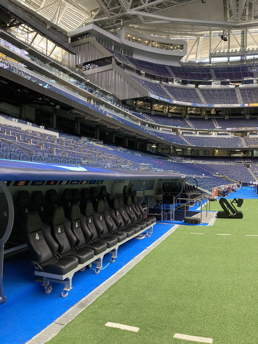 Der er fodbold fra den allerøverste skuffe, når Real Madrid og Manchester City buldrer sammen i Champions League 🏟️🏆⚽️ Estadio Santiago Bernabéu er klar til festen, og det samme er vi på Viaplay/TV3+ 📺 Kig med fra kl. 20.00 💃🏻 <a href="/Viaplay_DK/">Viaplay</a> <a href="/TV3sportCL/">TV3 Sport CL</a>