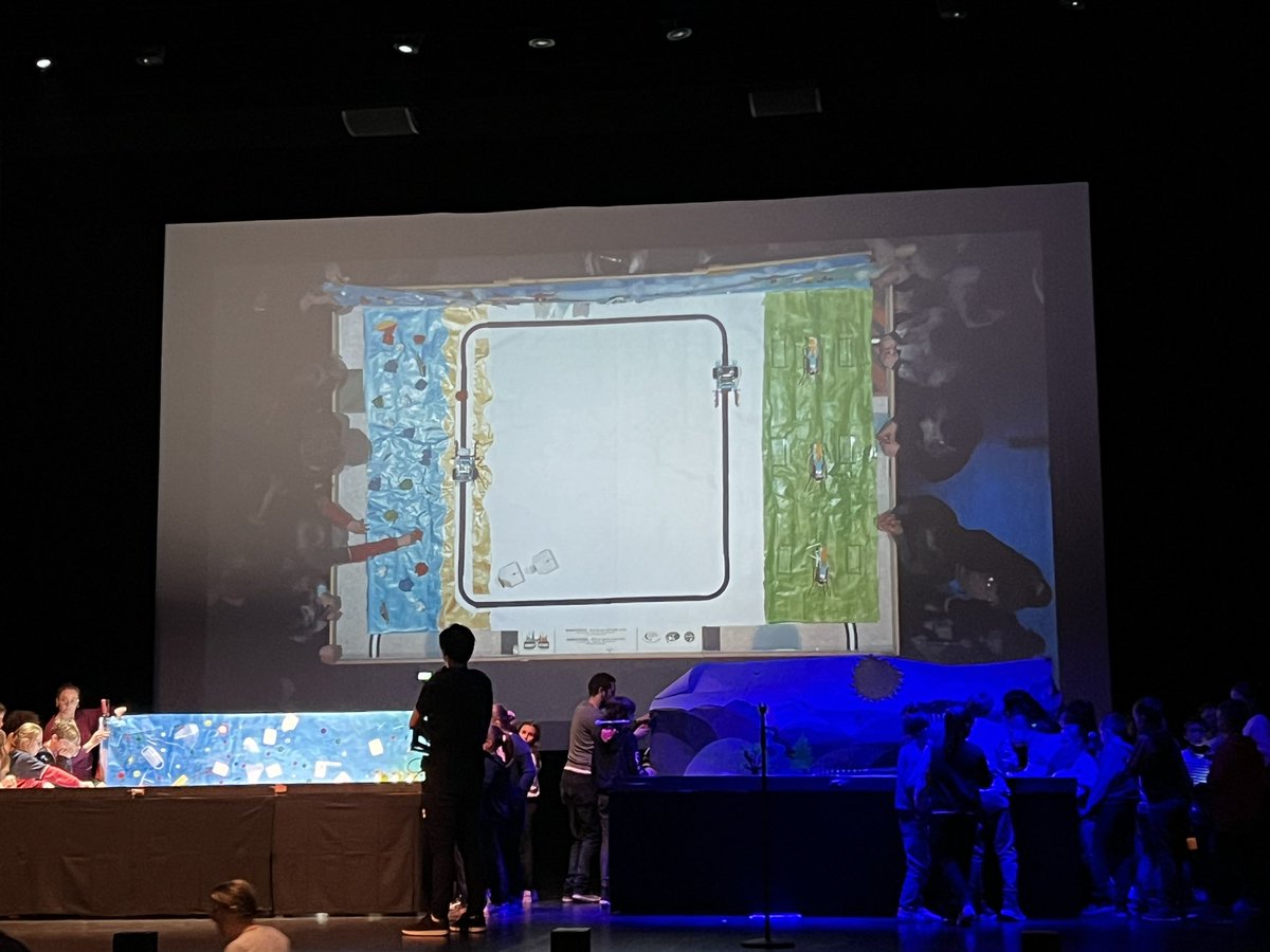 Encore un grand succès du festival de la robonumérique de St-Quentin. Productions écrites, orales, artistiques et robotiques de qualité pour produire une scènettes. <a href="/DSDEN_Aisne/">DSDEN de l'Aisne</a> <a href="/DaneAmiens/">D@neAmiens</a> @canope_02 <a href="/ChristopheROMEU/">Christophe ROMEU</a> <a href="/PINEL1/">PINEL Laurent</a>