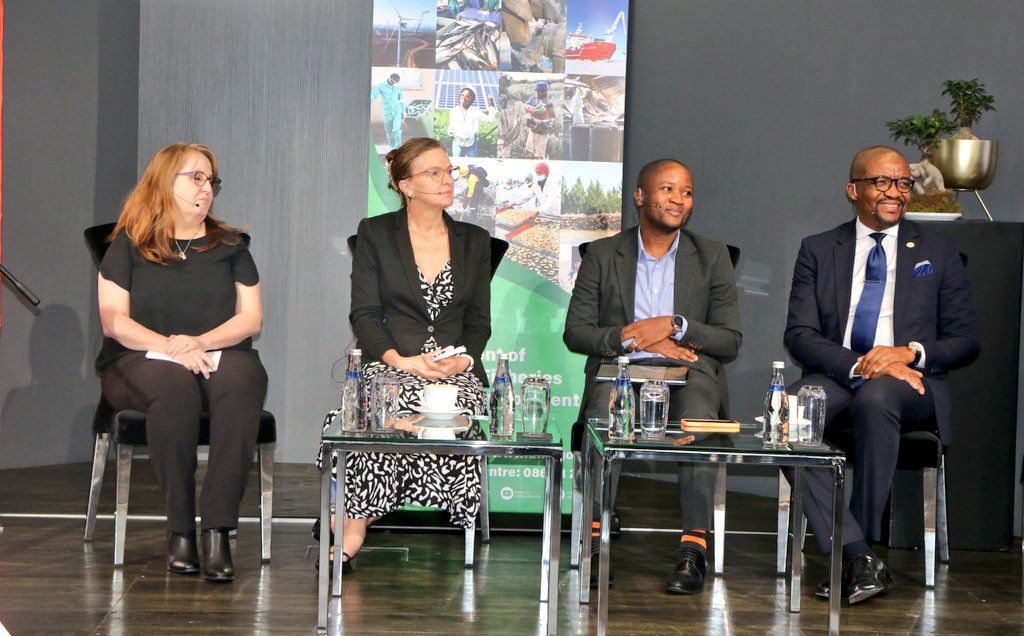 @go2uj @DpmeOfficial @bhongolwethu_ Another panel discussion on Approaches to Sustainability: Private Sector Best Practices with the following key themes: Frameworks for Integration, Measuring and Reporting Impact, Challenges and Solutions etc. with @GIBS_SA @Vodacom @StandardBankZA @TheGautrain @KPMG_SA #SDGs