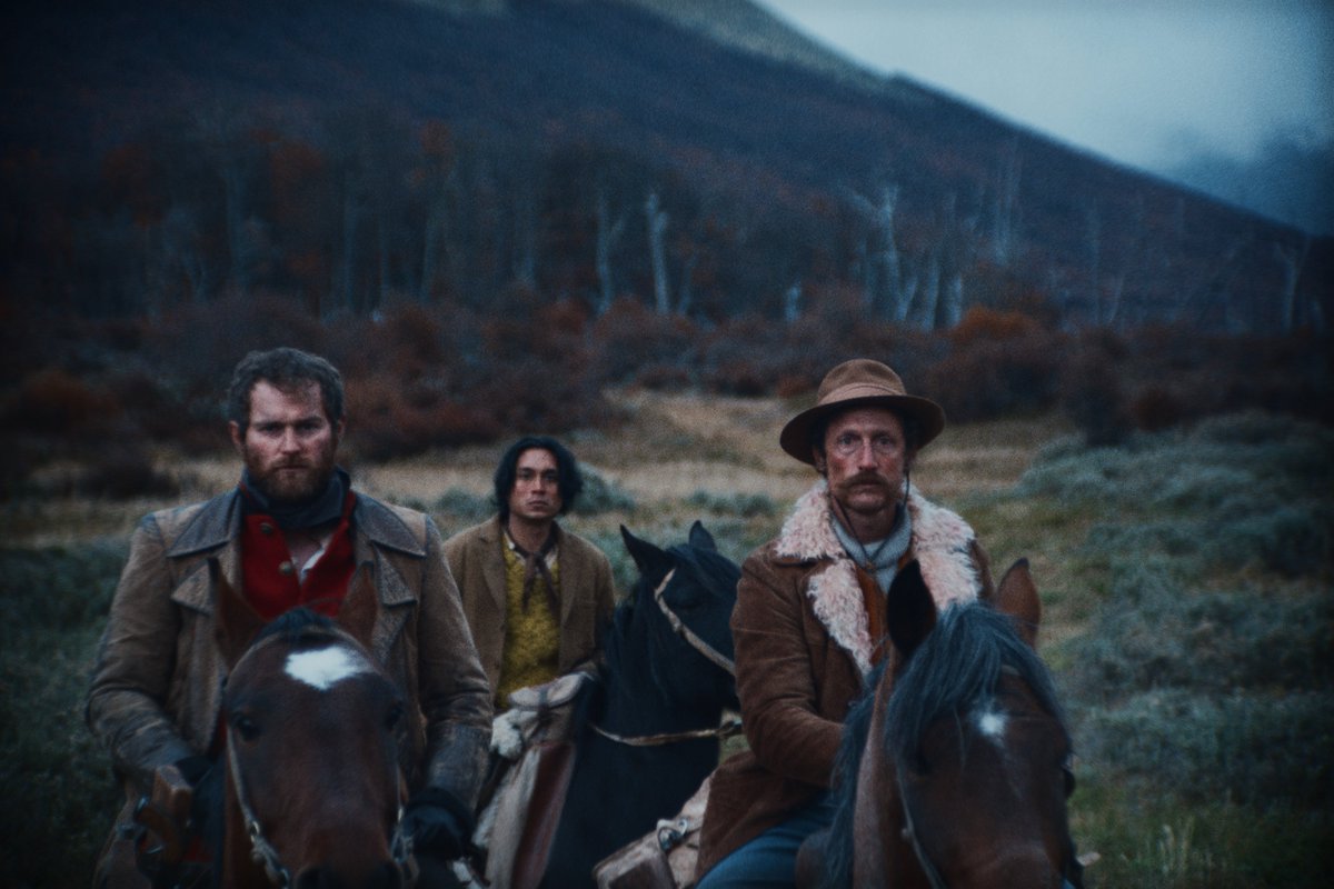 sansebastianfes's tweet photo. ❗️ Hoy (martes), nuestros amigos de @KresalaZinema proyectarán #LosColonos, película que fue parte de #HorizontesLatinos en el #71SSIFF.
🗣️ La sesión contará con la presencia de su director, Felipe Gálvez, que en estos días se encuentra en Donostia como residente de la actual edición del programa #IkusmiraBerriak.
🎞️ Gaur (asteartea) @KresalaZinema-ko kideek @galvezhaberle-ren Los Colonos emango dute, pasa den Zinemaldiko Horizontes Latinos sailean izan genuen filma. Saioa zuzendariak aurkeztuko du; azken asteetan Donostian dabil #IkusmiraBerriak programaren egoiliar bezala.