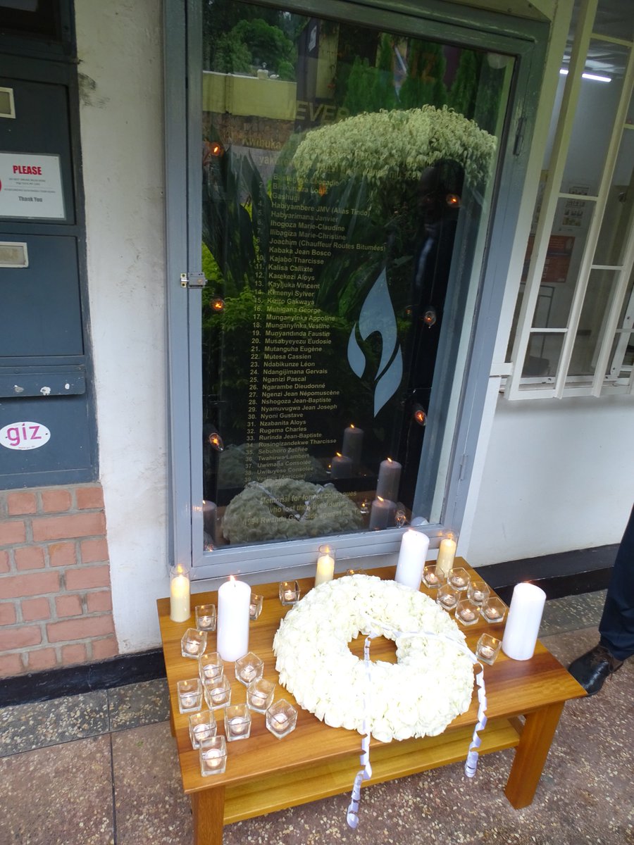 After taking part in the official commemoration_ #Kwibuka30 organized by the @RwandaGov on 07/04 and before returning home, Mr. Thorsten Schäfer-Gümbel paid tribute to former GIZ employees, victims of the Genocide against the Tutsi in 1994. #NeverAgain #Rwanda @giz_gmbh