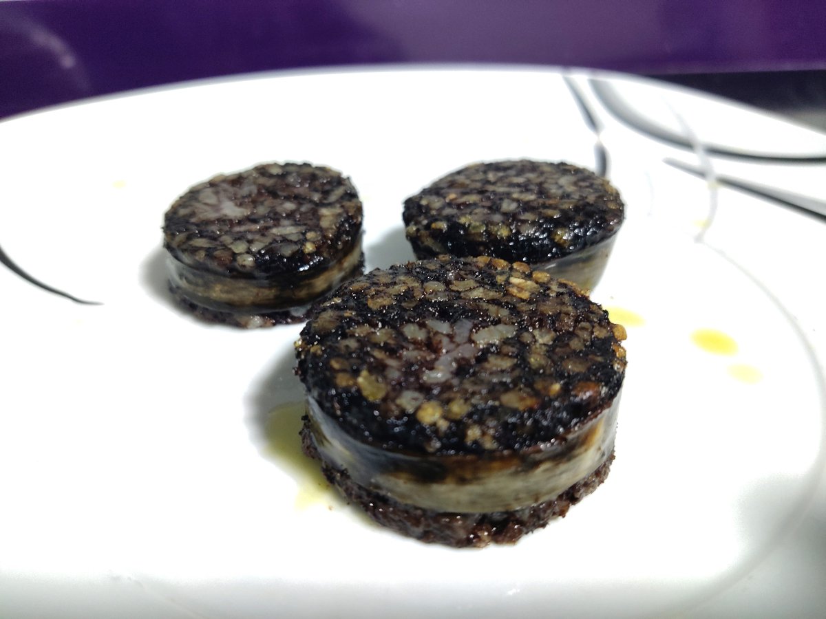 Desde el corazón de Burgos, llevamos siglos elaborando la única morcilla que une un alimento con su territorio. Descubre la tradición de la #MorcillaDeBurgos
#tierradesabor #juntadecastillayleon #morcilla #diputaciondeburgos #AlimentosdEspaña #burgosalimenta #ayuntamientodeburgos