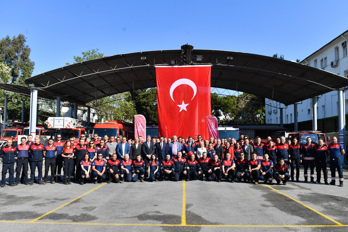 Yangın, sel gibi doğal afetlere karşı mücadele eden itfaiye teşkilatımızın değerli çalışanlarıyla bir araya geldik. Korkusuzca verdikleri mücadeleleri için kendilerine yürekten teşekkür ediyorum. 5 yıl boyunca İzmir için var gücümüzle birlikte çalışacağız. Bu vesile ile…