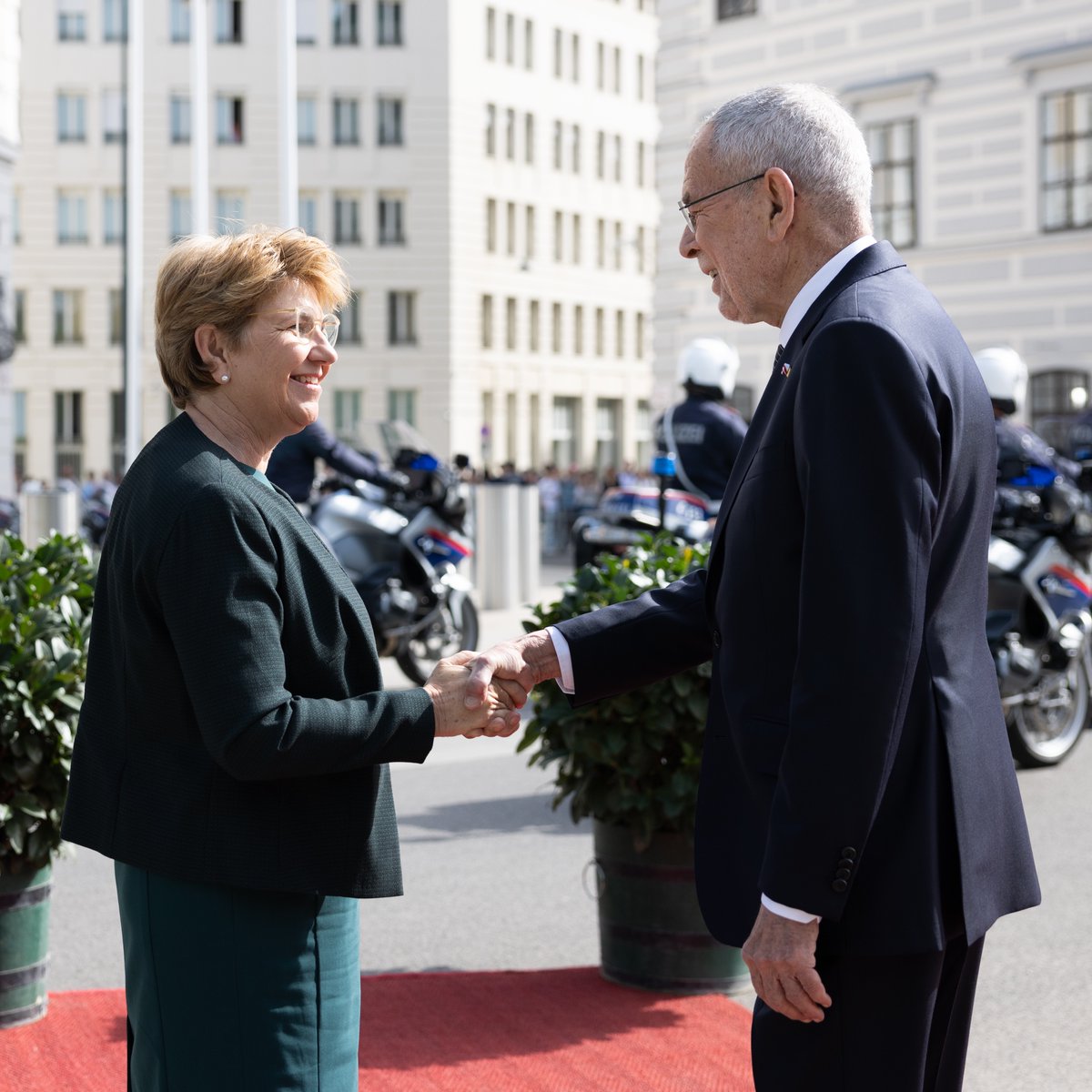 Herzlich Willkommen in Wien, @Violapamherd! 🇦🇹🤝🇨🇭 Der traditionelle jährliche Besuch des Schweizer Staatsoberhauptes ist ein besonderes Zeichen der engen Verbundenheit unserer beiden Länder.
