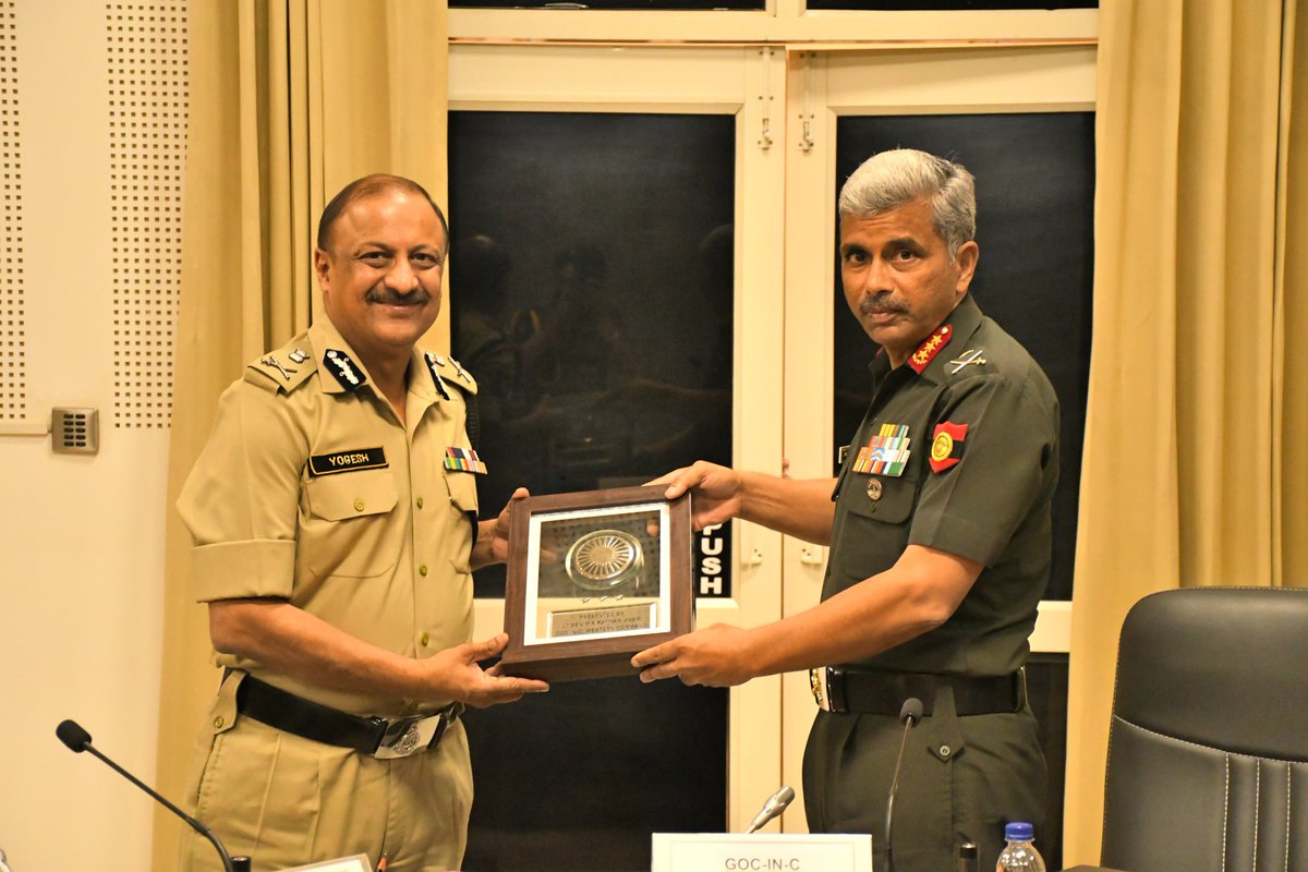 westerncomd_IA's tweet image. #JointnessAndIntegration 

#ArmyWesternCommand &amp;amp; #BSFWesternCommand Synergy Conference held at HQ #WesternCommand. Issues of convergence discussed to enhance operational efficiency. Aspects of training, equipment profile &amp;amp; border management challenges deliberated.

@adgpi