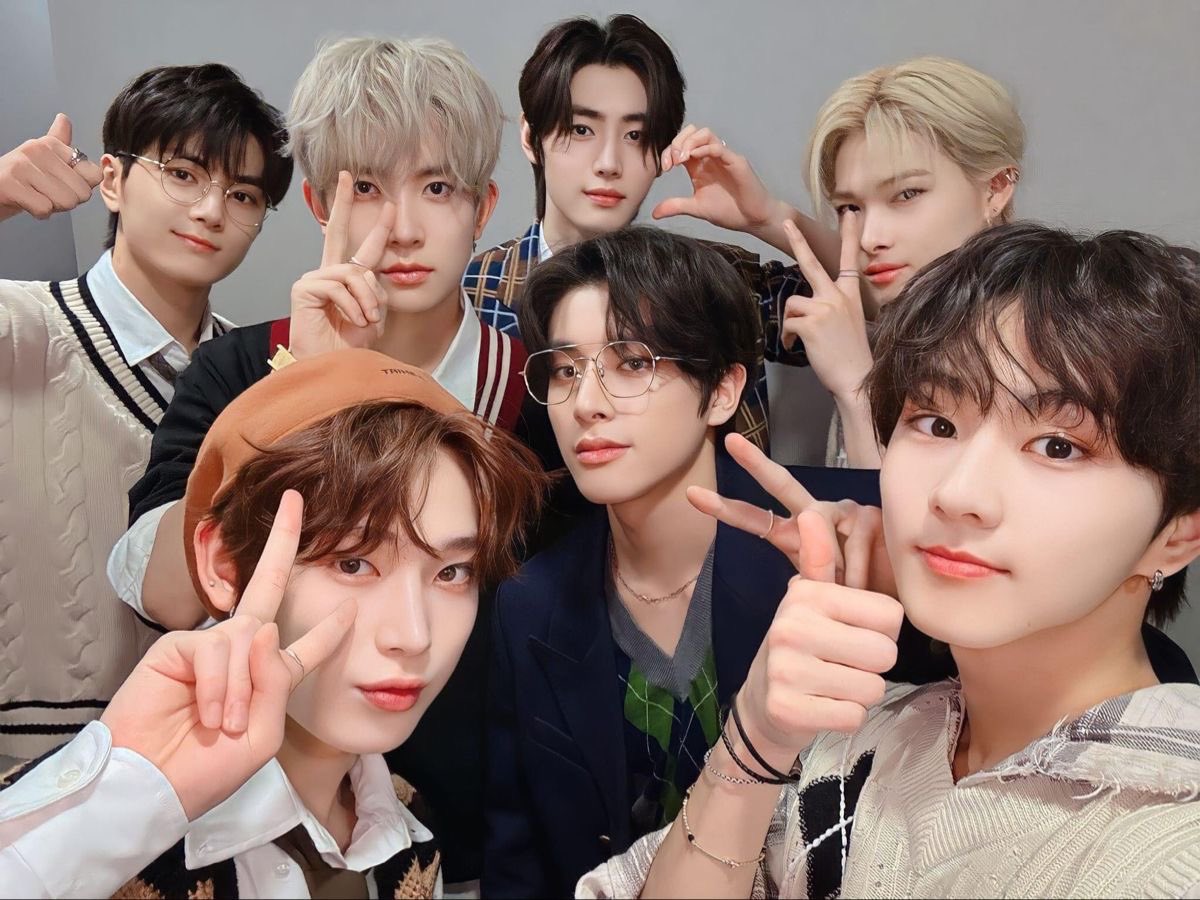 Giveaway in order to celebrate 2024 Eid al-Fitr!🌟

Prizes :
🪷 1 FATE+ Necklace only.
🪷 1 One of your photocard wishlist.
🪷 1 GguGgu '24 random member set.
🪷 100k balance for 2 winners (each 50k)