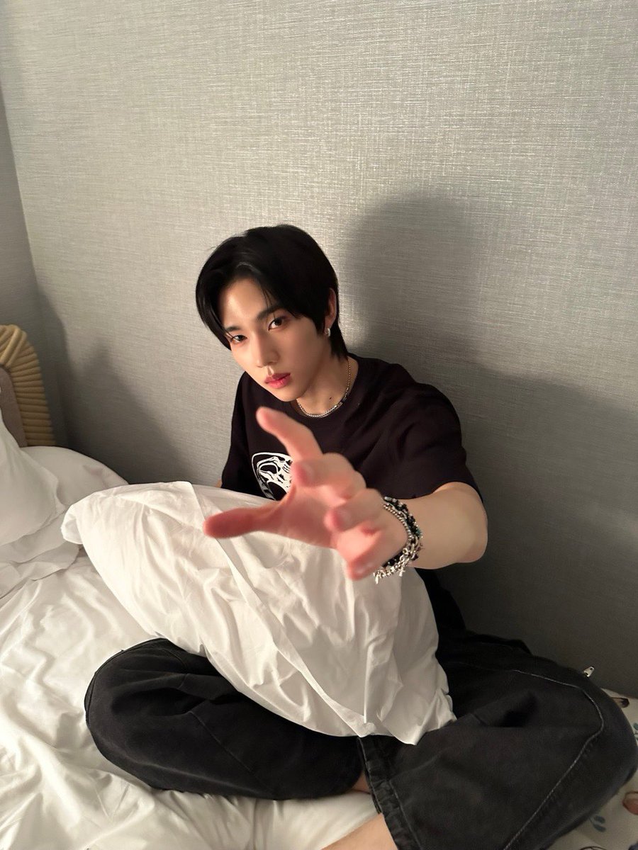 [#카엘]
300일 축하해~~
오래 오래 함께 하자
러베이트 내가 많이 사랑해

#루네이트 #LUN8 #Chael #러베이트