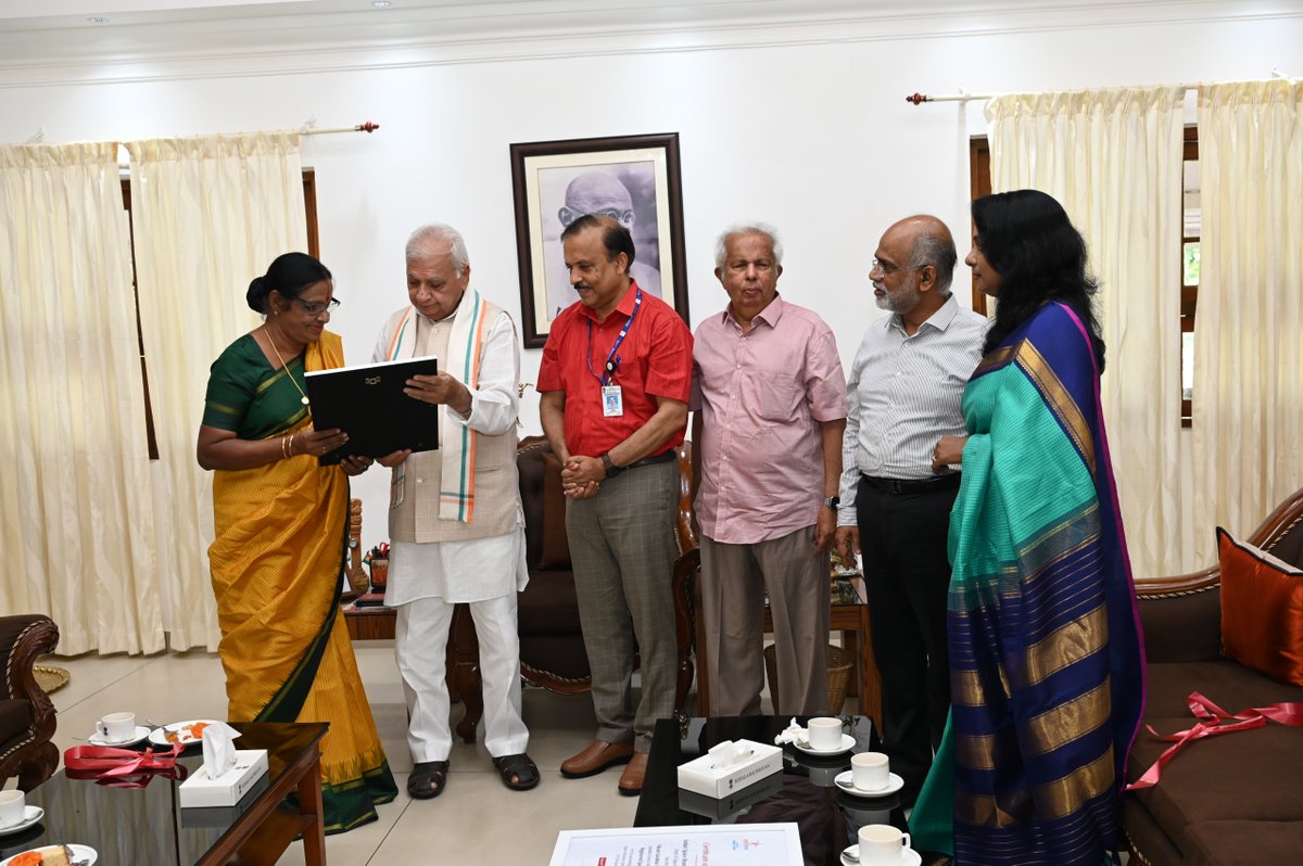 Dr Indira Rajan, Chief Executive Officer, Vikram Sarabhai Science Foundation, Kochi along with colleagues called on Hon'ble Governor Shri Arif Mohammed Khan at KeralaRajBhavan:PRO,KeralaRajbhavan