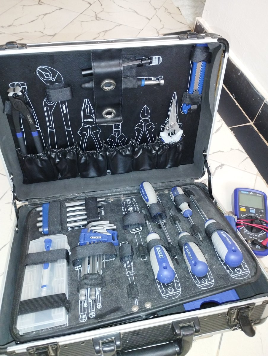 JimmyWachira's tweet photo. @alexmwanzo Toolbox set, multimeter set na pia mimi niko set. Leta mboka ata kama ni kym nipate ya cabbage https://t.co/x2aBIXknTW