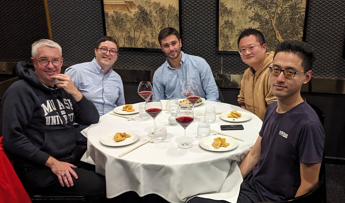 Gatecrashing a dinner with @MonashBusiness Econ theorists to see my friend and @warwickecon colleague Robby Akerlof