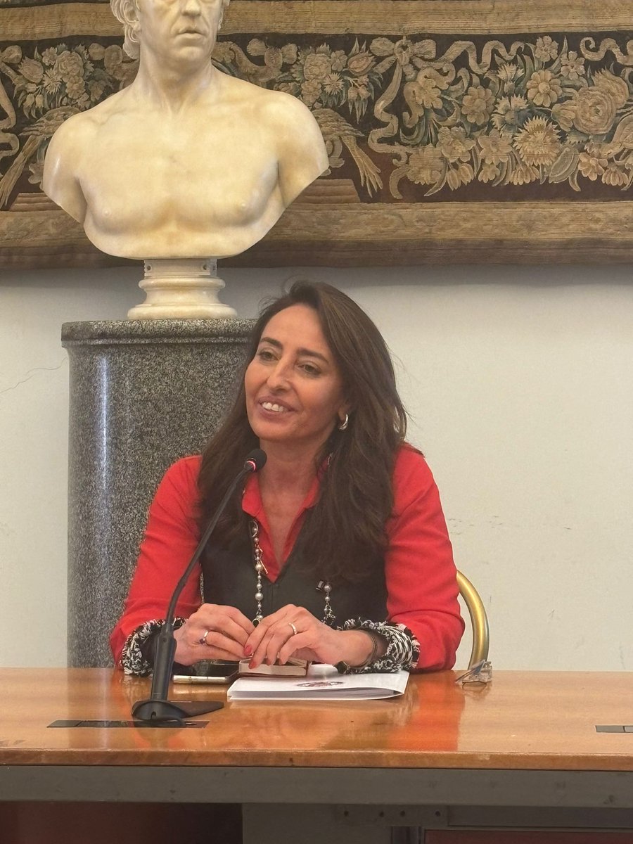 #MobilitàRoma Antonella Galdi, Vice Segretario Generale @comuni_anci “Oggi ci troviamo in una fase critica, gli interventi al codice della strada sono settoriali e si troveranno a subire il passare del tempo. Ci preoccupano gli interventi normativi in merito alla ciclabilità.”