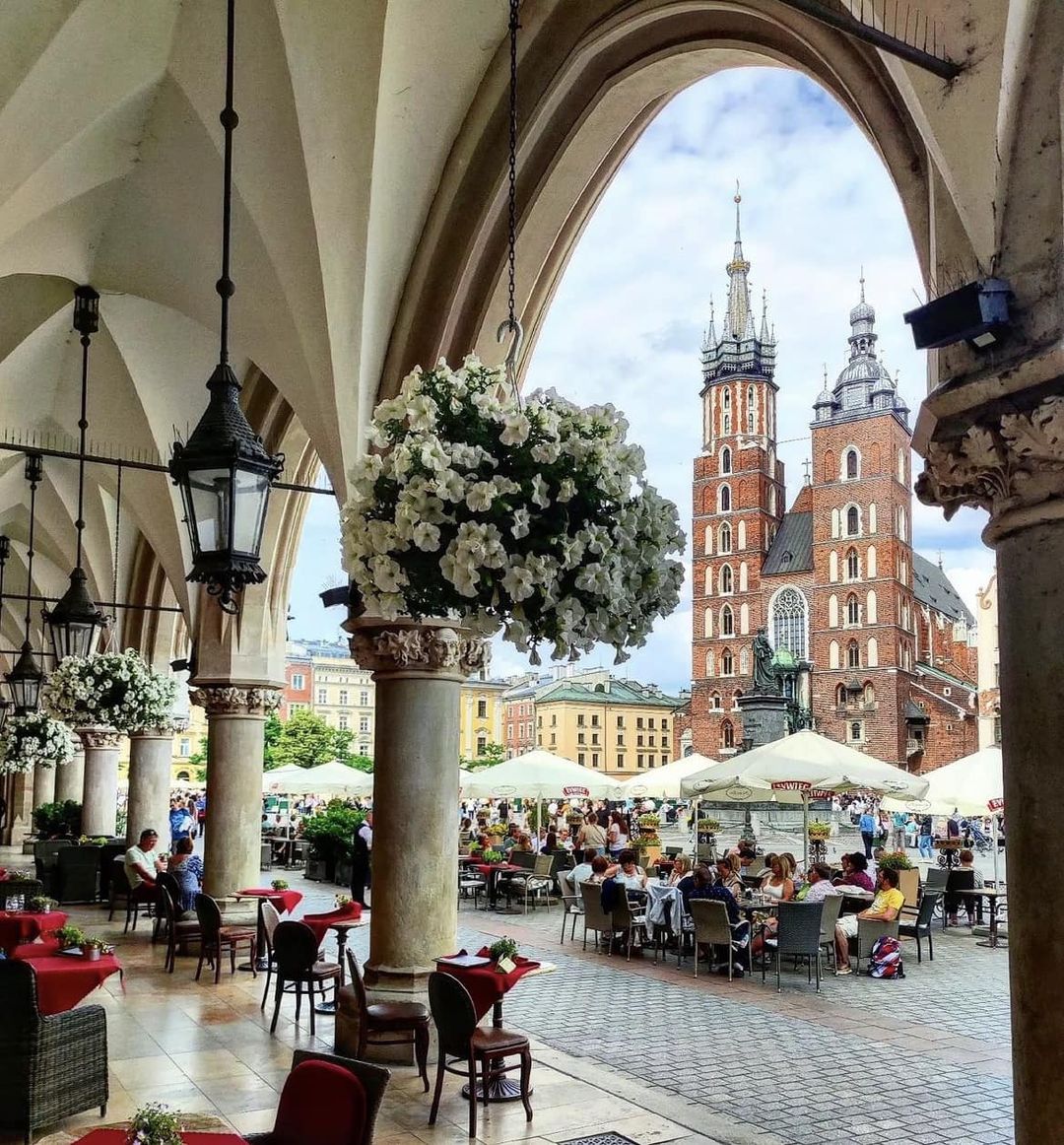 Krakow, Poland 🇵🇱 Great place to have coffee and take in the atmosphere.