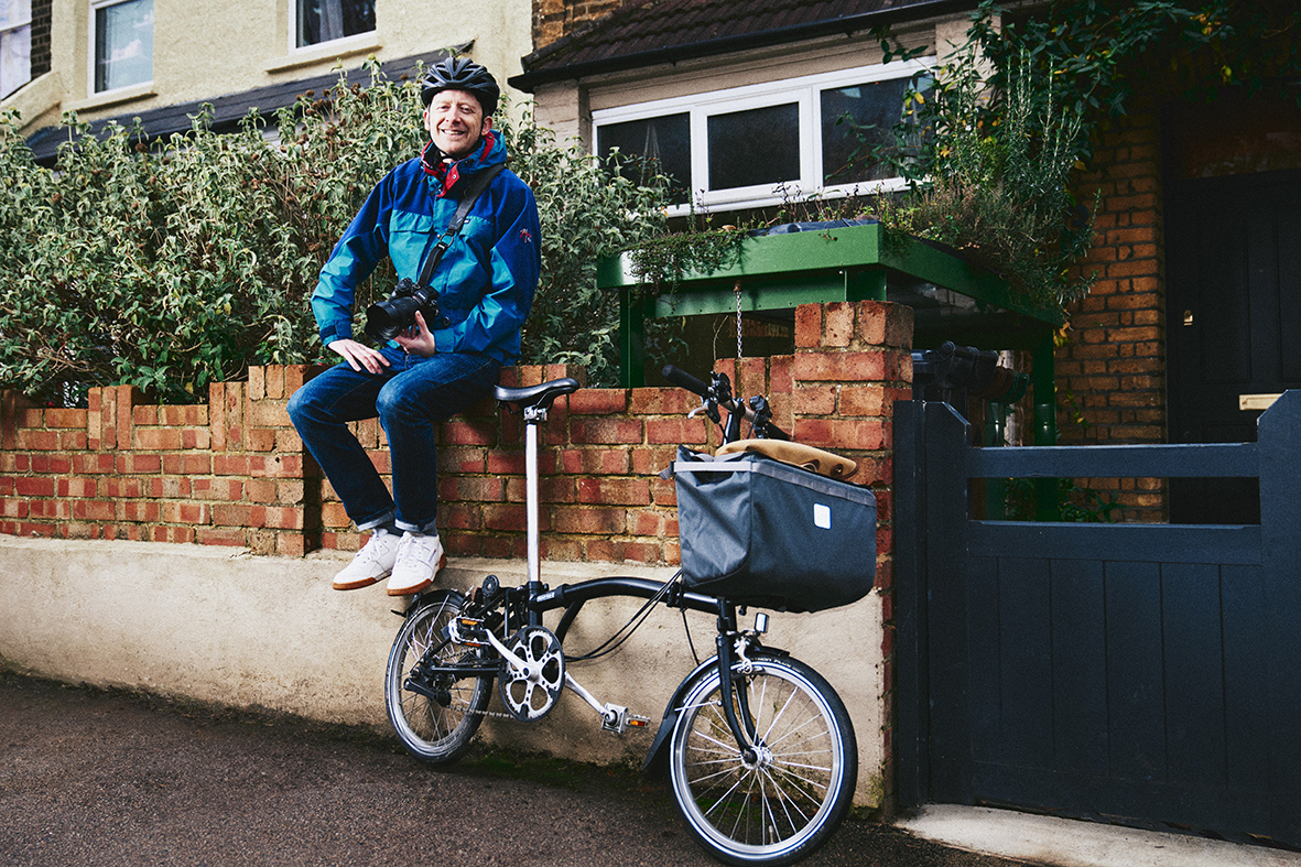 'I was the first person to meet a families new baby, how mad is that. And I did the whole thing on a bike, quite a lot on the Brompton actually.' Jack tells us about life on his dad's old Brompton & photographing families on doorsteps during the pandemic brnw.ch/21wIDIc