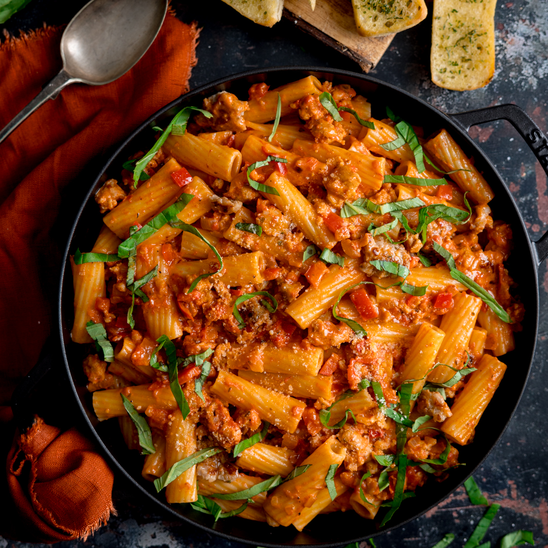 Tomato, chilli, basil and crumbled sausage make a mouth-watering combination in this spicy sausage rigatoni. 
Punchy flavours that all work together SO WELL. 😋

kitchensanctuary.com/spicy-sausage-…
#KitchenSanctuary #Foodie #Recipe #Pasta