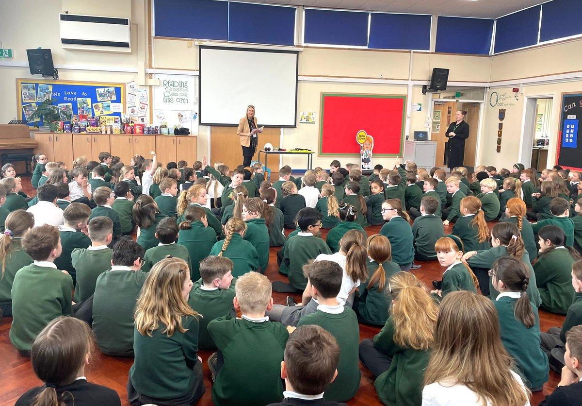 🏫 Our #Teesside team made a visit to Durham Lane Primary School in #Eaglescliffe last week to give children an insight into working on a construction site. 👷‍♀️ #community #education