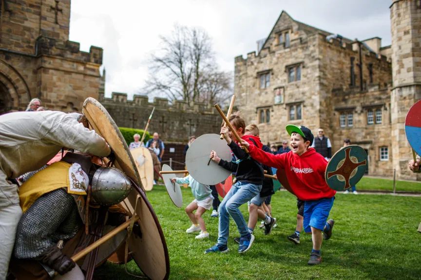 Tomorrow is World Heritage Day and there is plenty to get involved in, from child-friendly quickfire tours at the cathedral to watching live battle re-enactments at Durham Castle, come along and explore Durham's World Heritage Site 🏰 📅 Wed 10 April ➡️ ow.ly/YBCi50Rb9MJ