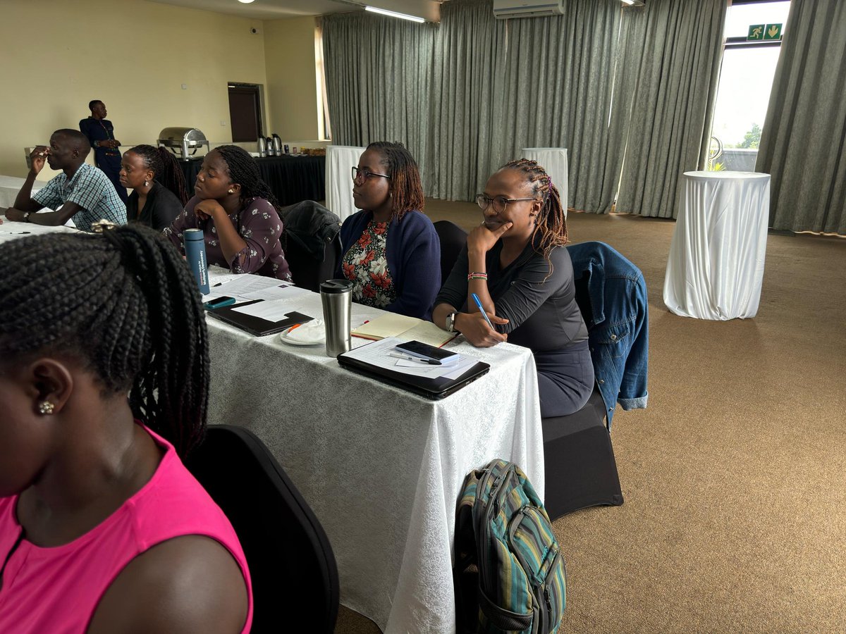 #VaccineUptakeKampalaTraining.

An Ongoing #Training of HealthWorkers and health Journalists in Kampala here  @SkyzHotel by @AKUGlobal @AKU_GSMC where we are learning about #Risk and #Crisis Health strategic communication. 

Day 1 is ongoing..

Among attendance we have @jdiana956…