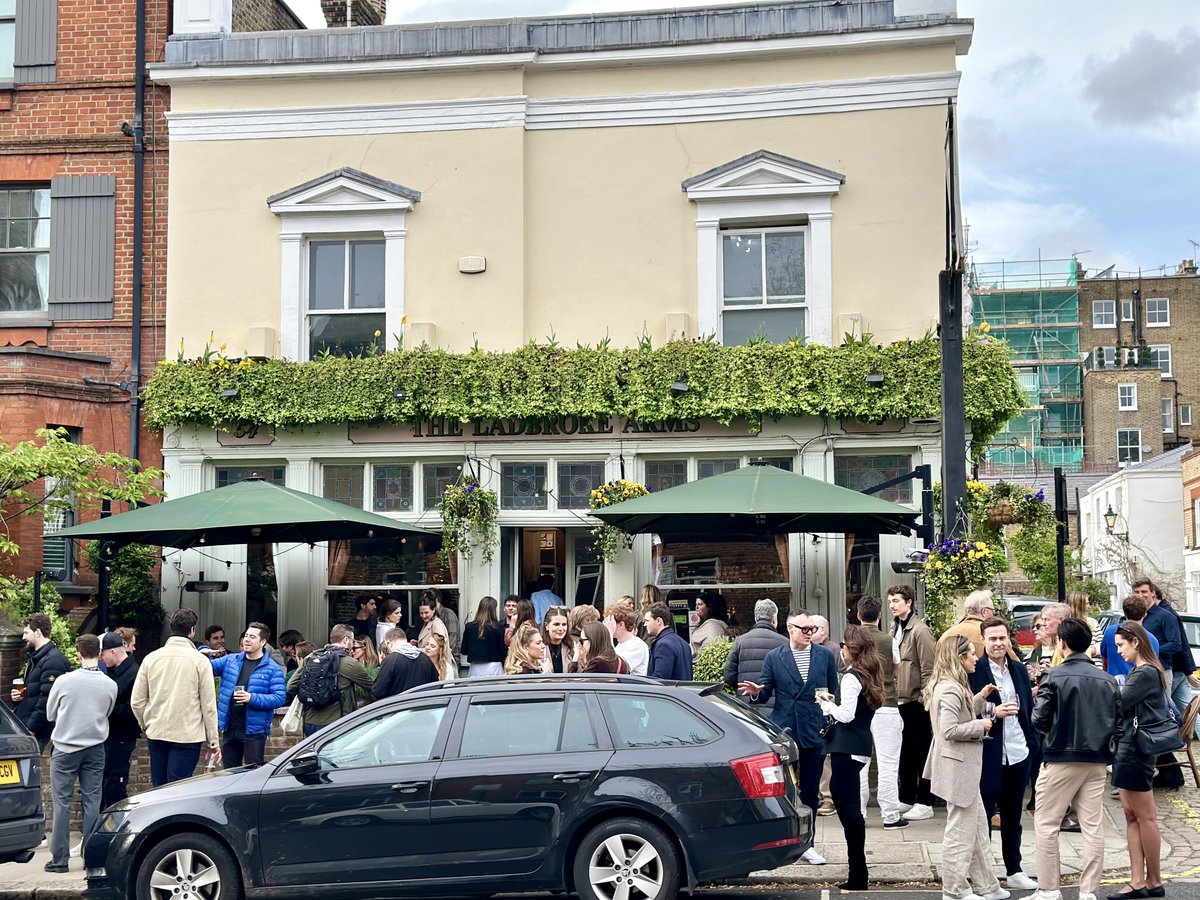 Spring is soon approaching, quick reminder that we have a gorgeous patio for all your al fresco dining needs 🌸☀️

#nottinghill #hollandpark #patio #beergarden #spring #alfresco #gastropub #food #pubsoflondon #gourmetfood #w11 #londonpubs #londonlife