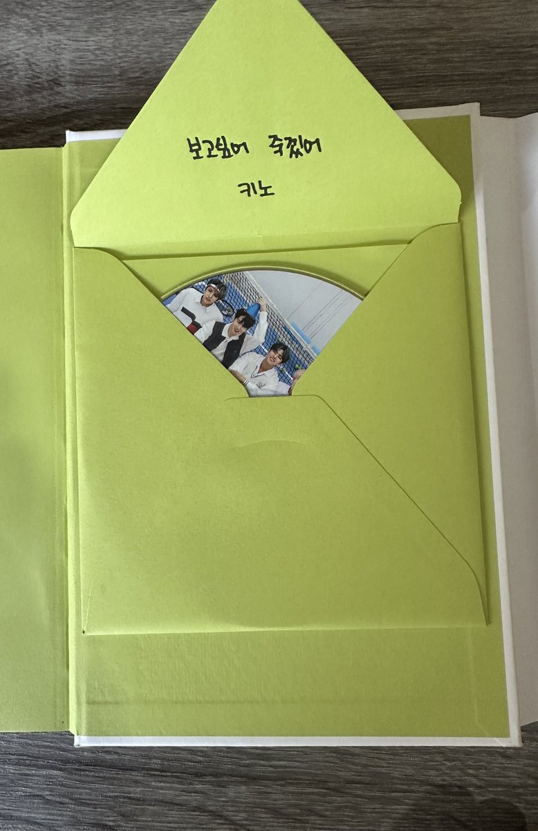 thekatstrades's tweet photo. Pentagon’s 11th Mini Album Love Or Take  
(Unsealed, w/Kino CD Envelope Message &amp; PB)- PHP 200 each

Sporty Ver. (Yeoone Special Cover) 

Mild Ver. (Standard cover w/bend)

P.M me for more info and pics &amp; check it out on #Carousell ➡️ https://t.co/nfN4ucXlif
#WTS #PENTAGON https://t.co/TwFmRkvsnv
