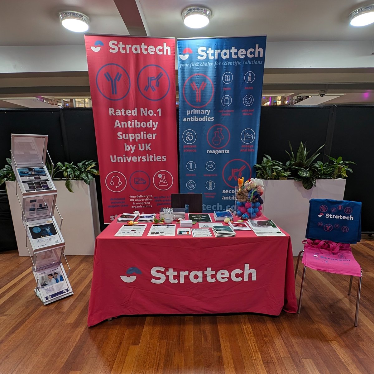 Drop by our stand today @AstburyCentre #AstburyConv find out more about our fantastic research solutions we offer. Plus enter for the opportunity to win @GIANTmicrobes 
@ScienceLeeds @LeedsUniEng @chemleedsuni @LeedsMedHealth 
#lifesciences #bioscience #macromolecules