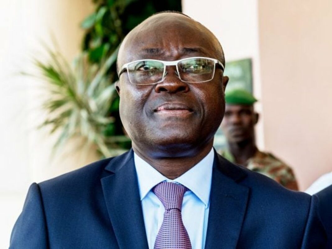 actualites229's tweet photo. 🇧🇯 Le Conseiller spécial du Chef de l’Etat béninois, Johannes Dagnon vient d’être limogé. Il était Coordonnateur du Bureau d’analyse et d’investigation à la Présidence de la République. Pour l’heure, les raisons du limogeage ne sont pas connus. Nous y reviendrons… #MatinLibre https://t.co/xbac3DNBhP