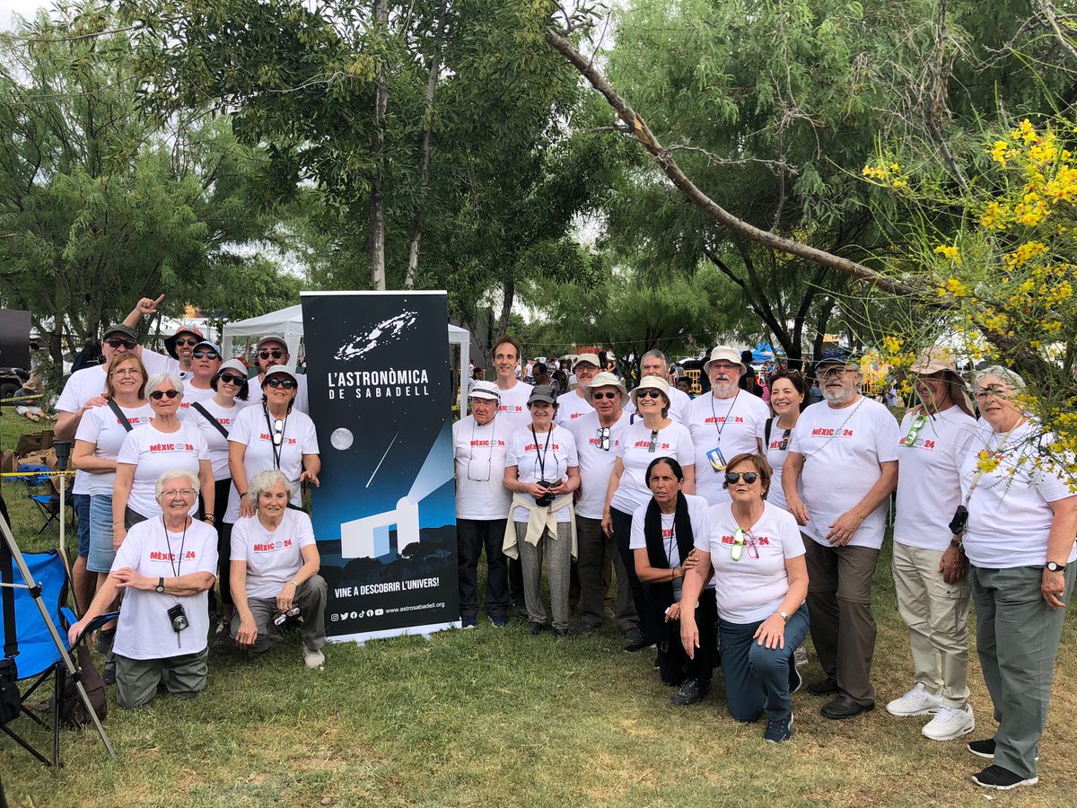 🌞🌑🔭 Ayer, 8 de abril del 2024, los 38 miembros de la expedición de la Agrupación Astronómica de Sabadell contemplaron el eclipse total de Sol desde la ciudad de Torreón, Coahuila, México 🇲🇽.

📸 Eloi Ribas y Jaume Fernandez.