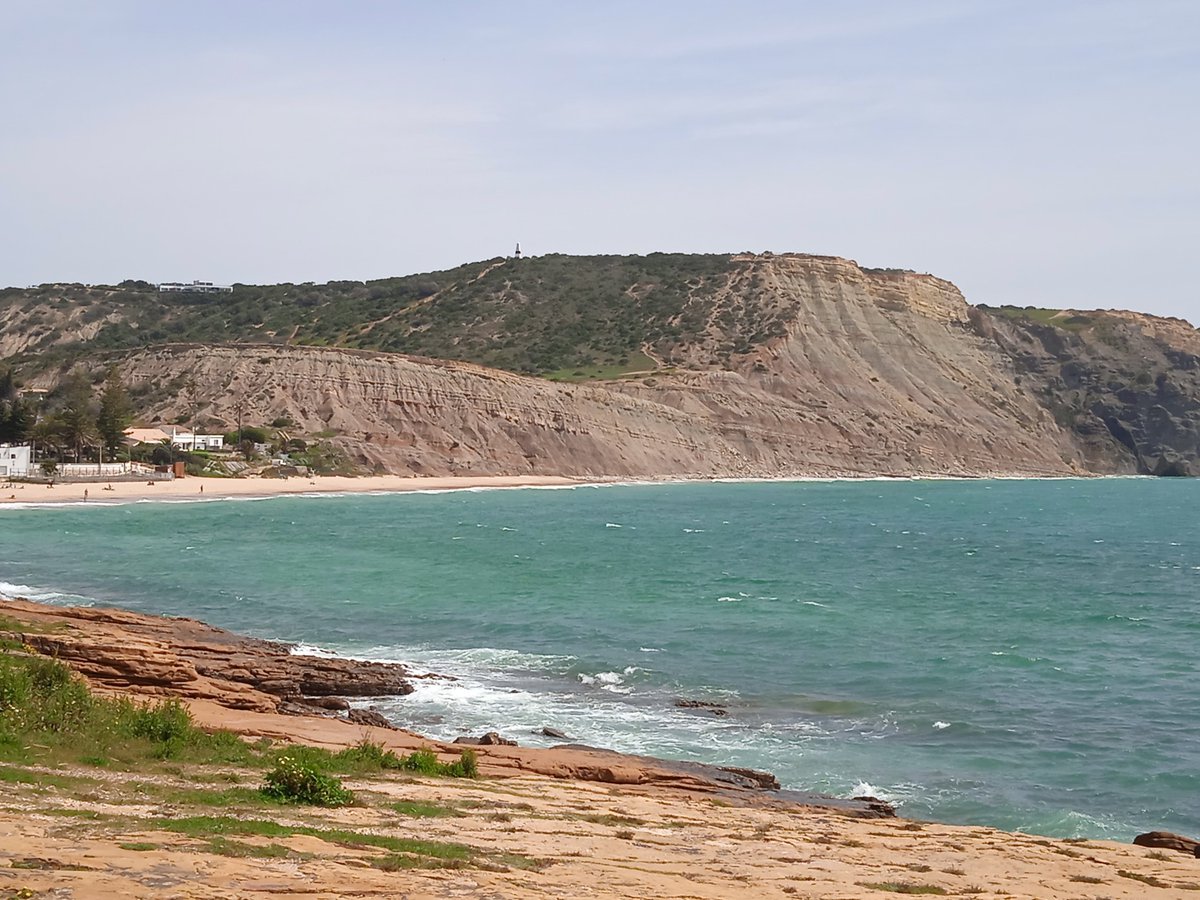 iberinsula's tweet photo. Durant les dues primeres setmanes d'abril, l'investigador de l'equip @iberinsula @Echinocharoid ha estat a l'Algarve mostrejat diverses sèries de l'interval Kimmeridgià–Aptià amb l'objectiu d'entendre millor la biostratigrafia i la biogeografia dels caròfits a nivell d'Ibèria. https://t.co/pvNU4quPK0