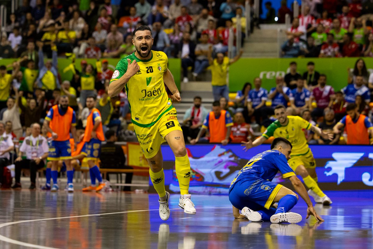 ⚽️ ¡𝟮𝟭 goles para @20Chino20! 👉 Liga regular: 𝟭𝟳 👉 Copa del Rey: 𝟮 👉 Copa de España: 𝟮 🔝 Actual máximo goleador amarillo en la 23-24 #SomosJaén💛