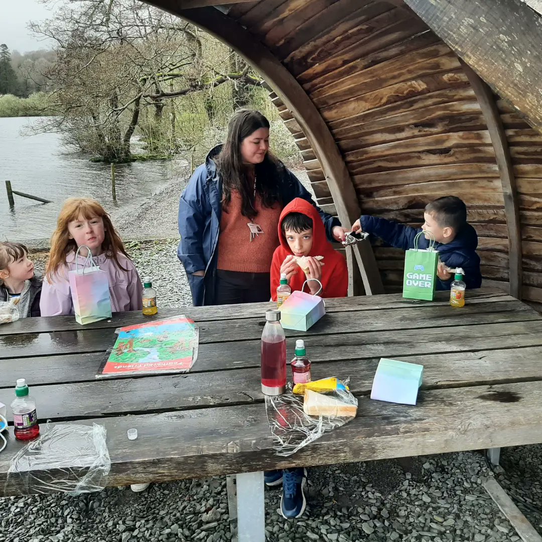 🥕We unearth naturally home grown storyteller💗A few days ago we dug up absolute LEGEND of a narrator on our #HAF2024 trip to World of Beatrix Potter in Bowness. So here’s more – including THAT video of (1 take) Layla! oakleatrust.co.uk/telling-tales-… #HAF #Kendal #Cumbria #Windermere