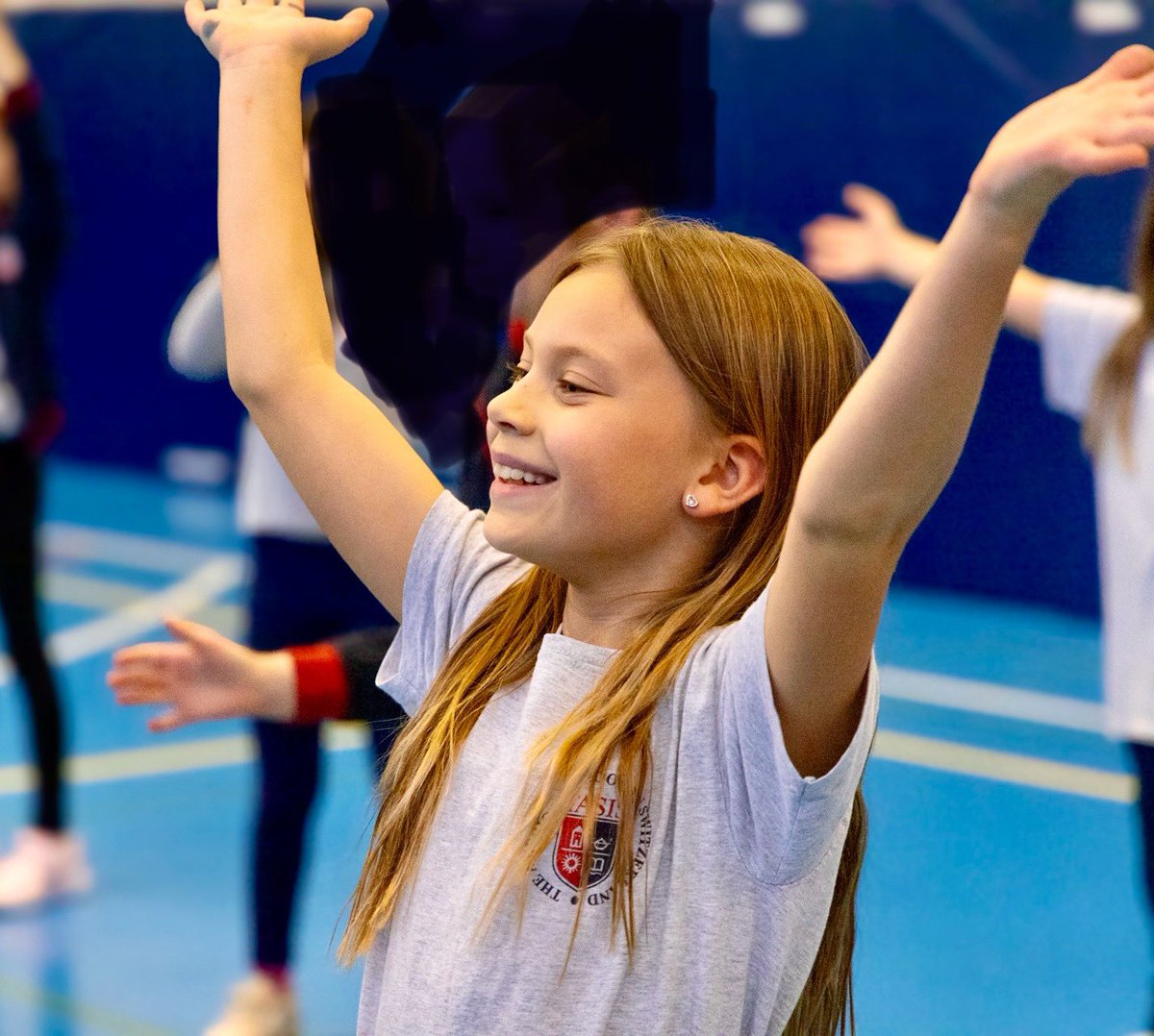 EI_cure_project's tweet image. Another #repsforrarechallenge during PE class! 🏃‍♂️🏃‍♂️🏃‍♂️

We had a special visit from @firstLadyD4 🤩 THANK YOU for your support and for making Capri’s day! 🌺

Please DONATE to fund research for Epidermolytic Ichthyosis (EI) ❤️‍🩹
eicureproject.com/donate

Thank you 🥰

#eicureproject