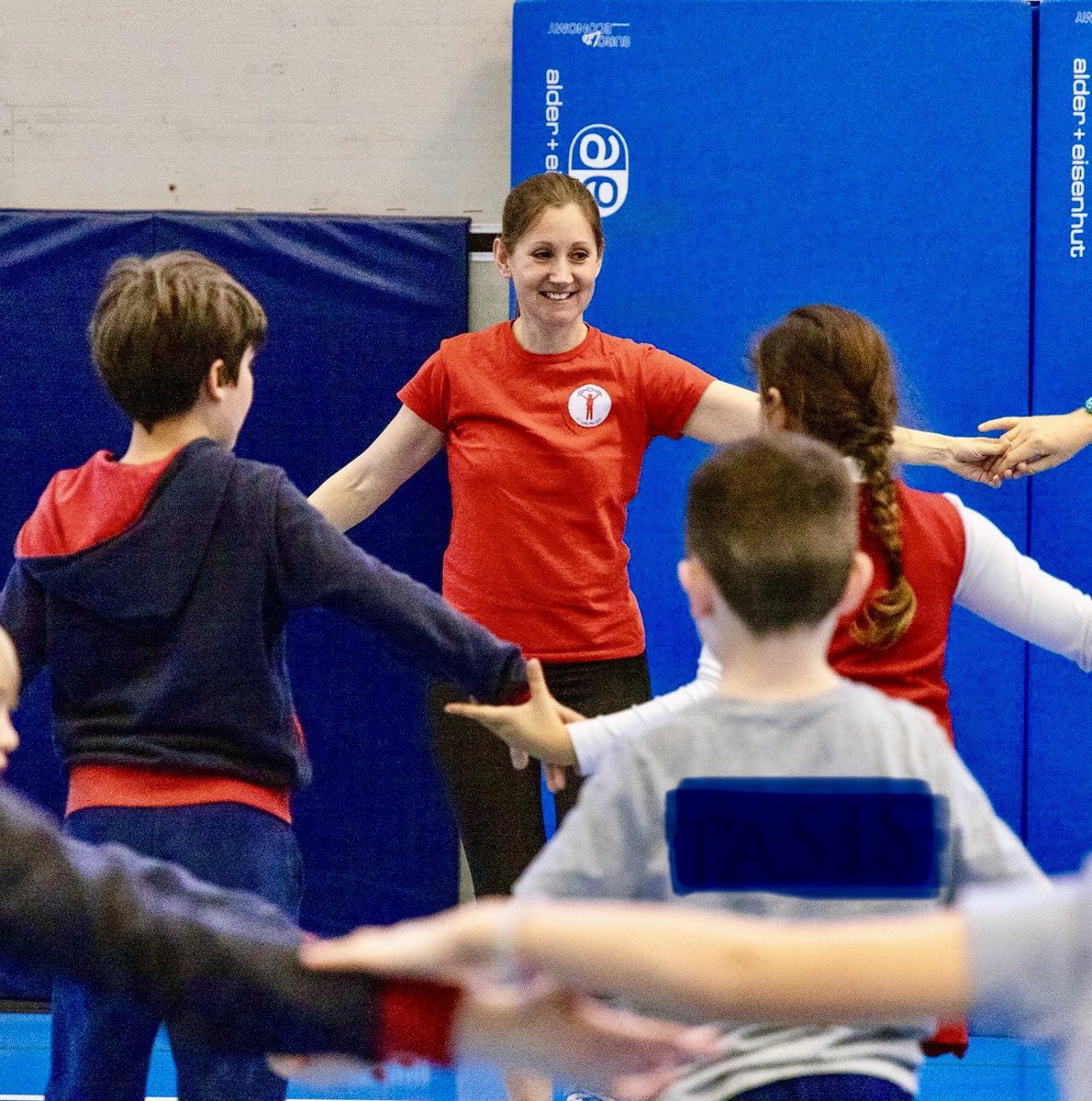 EI_cure_project's tweet image. Another #repsforrarechallenge during PE class! 🏃‍♂️🏃‍♂️🏃‍♂️

We had a special visit from @firstLadyD4 🤩 THANK YOU for your support and for making Capri’s day! 🌺

Please DONATE to fund research for Epidermolytic Ichthyosis (EI) ❤️‍🩹
eicureproject.com/donate

Thank you 🥰

#eicureproject