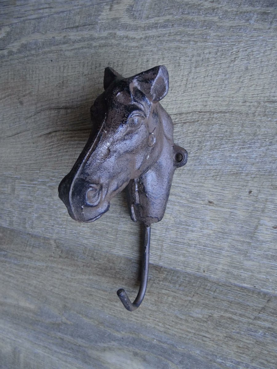 Horse head cast iron hook #horse hook with animal head,  Far-West style metal hook, rustic support #homedecor #etsyfinds #vintage #decor #onlineshopping #HomeStyle #DecorateWithArt #CreativeSpaces #elevateYourDecor #mothersdaygift  Available here
elementsdeco.etsy.com/listing/159132…