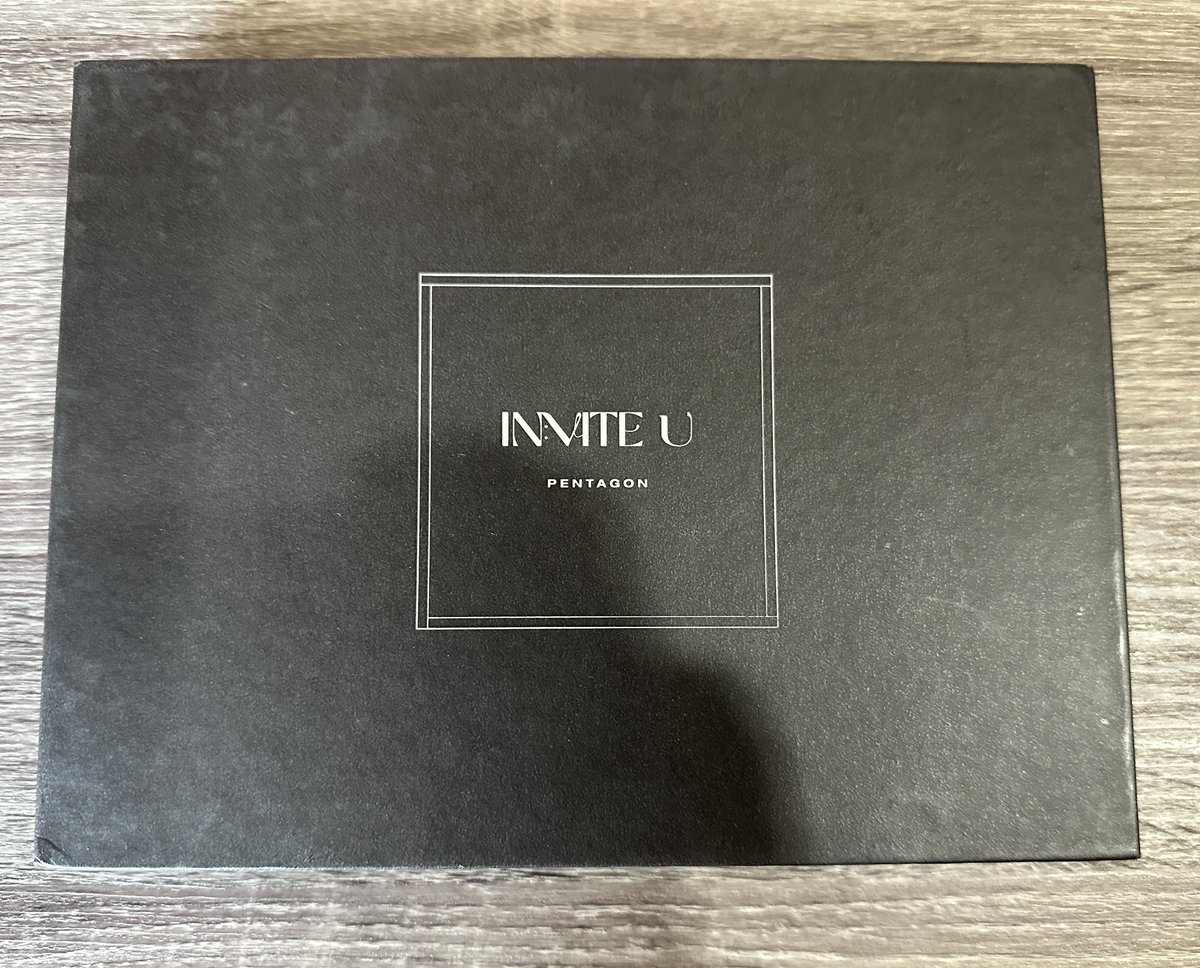 thekatstrades's tweet photo. Pentagon’s 12th  Mini Album IN:VITE U
(Unsealed, w/CD, PB, Lyric Paper, Name Tag)- PHP 250 each

Flare Ver. (White)
Nouveau Ver. (Black) 

Has dents, stains, flaws in outbox. 

P.M me for more info and pics &amp; check it out on #Carousell ➡️ https://t.co/WehEcOuMTr

#WTS #PENTAGON https://t.co/oMmrw9Q5By